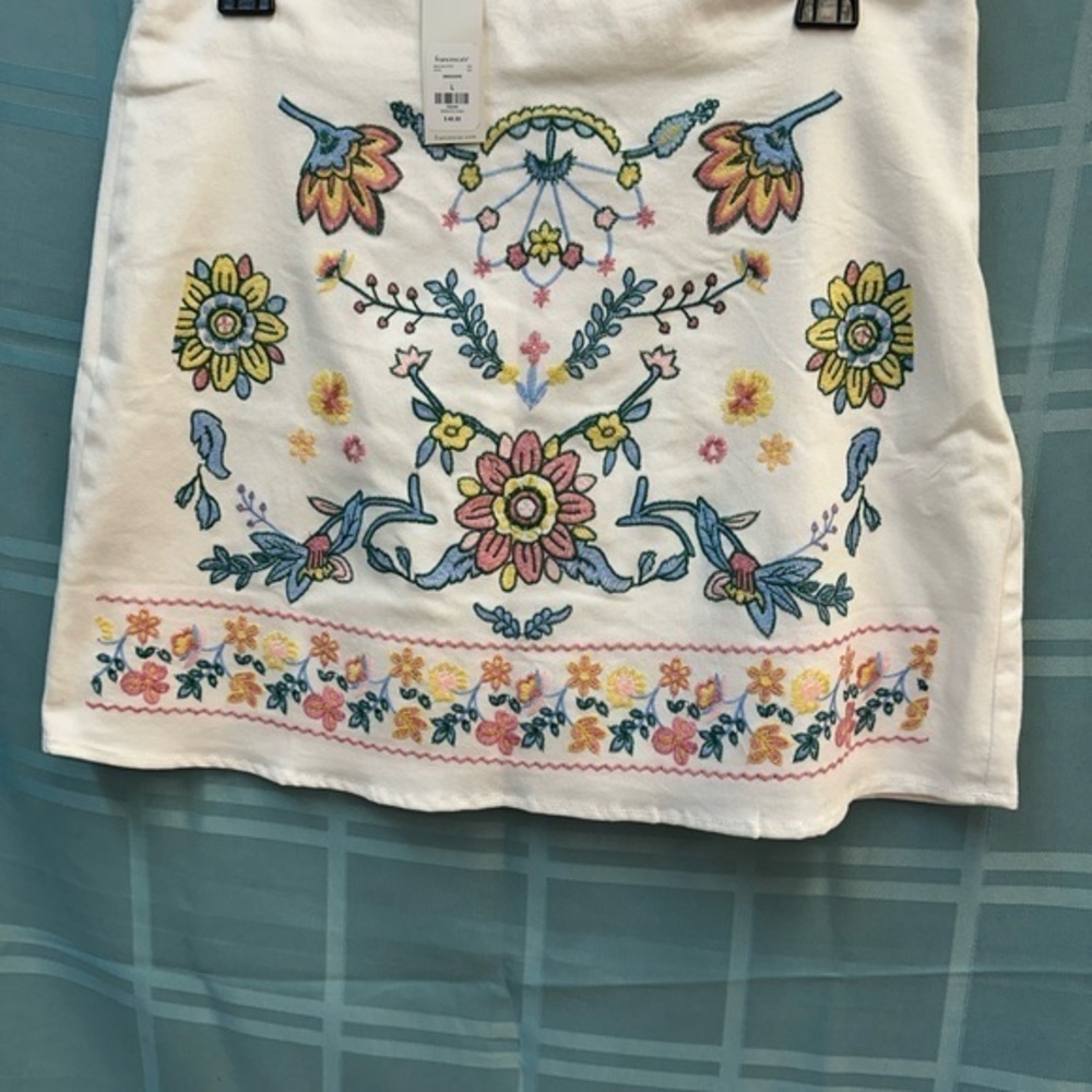 Francesca's Collections Cream Embroidered Mini Skirt